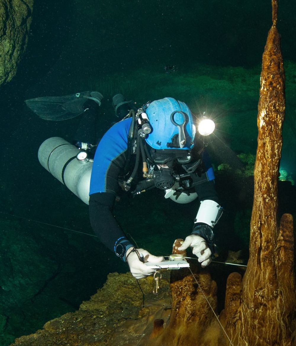 Alessandro Reato side mount cave diving